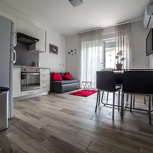https://studio-apartman-nina.primorje-gorskikotar.com